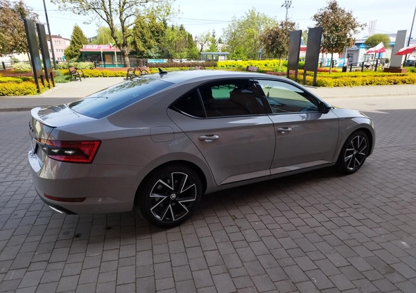 Skoda Superb cena 135000 przebieg: 147000, rok produkcji 2022 z Orneta małe 704